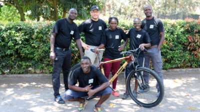 Eker bikes team i Uganda.