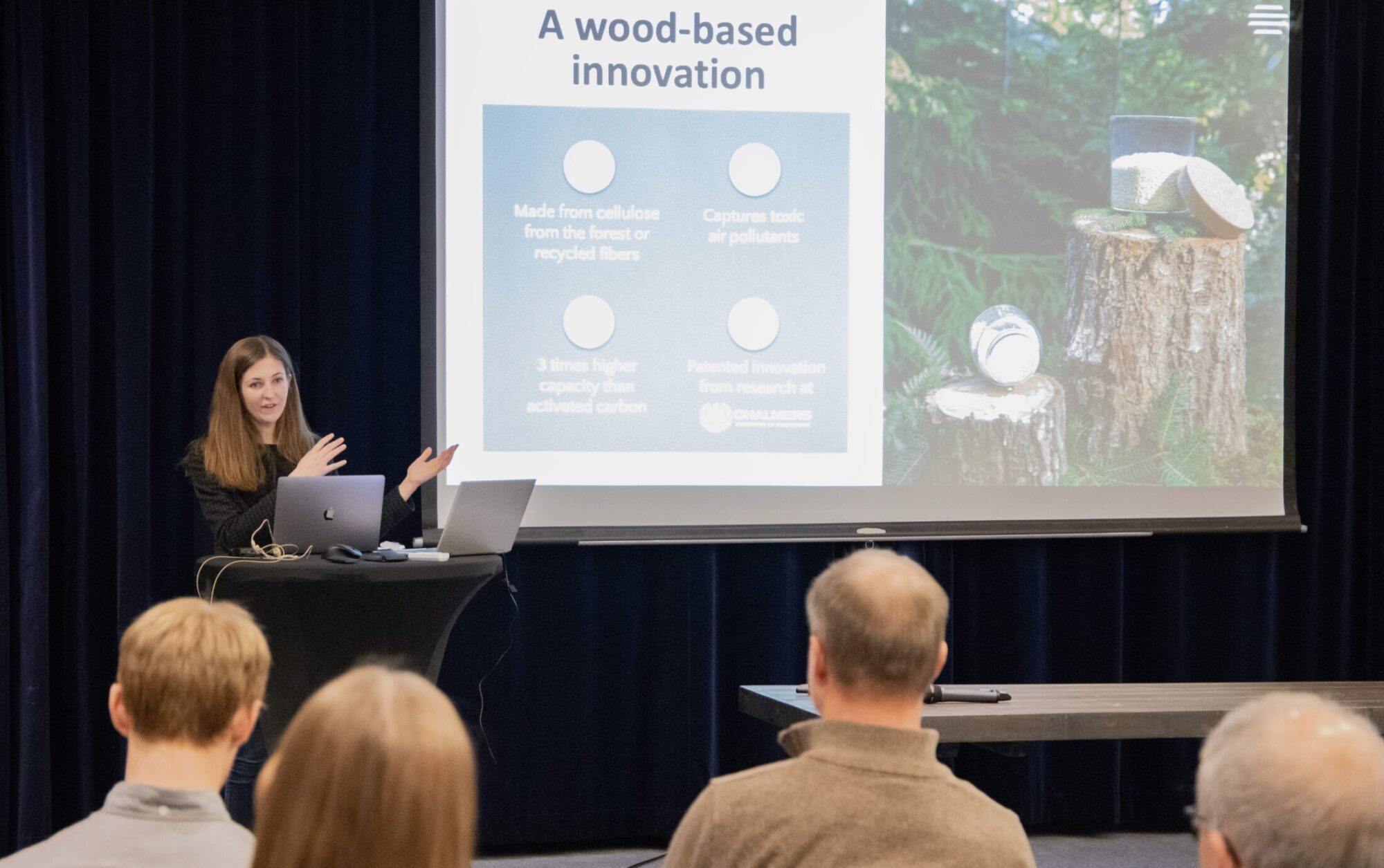 Hanna Johansson, VD på Adsorbi presenterar på Forest Meetup.